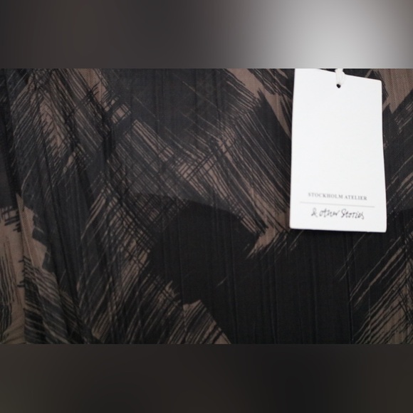 NWT- & Other Stories plisse mesh midi dress in brushed print- Size Medium - Picture 4 of 7